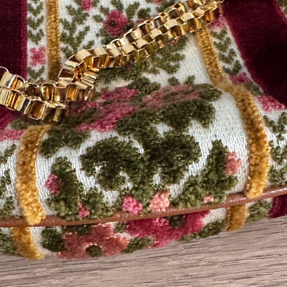Coblentz Floral Velvet Vintage Chain Strap Bag - Picture 7 of 7